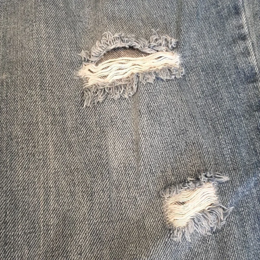 Encore Distressed Jeans Jr sz 15